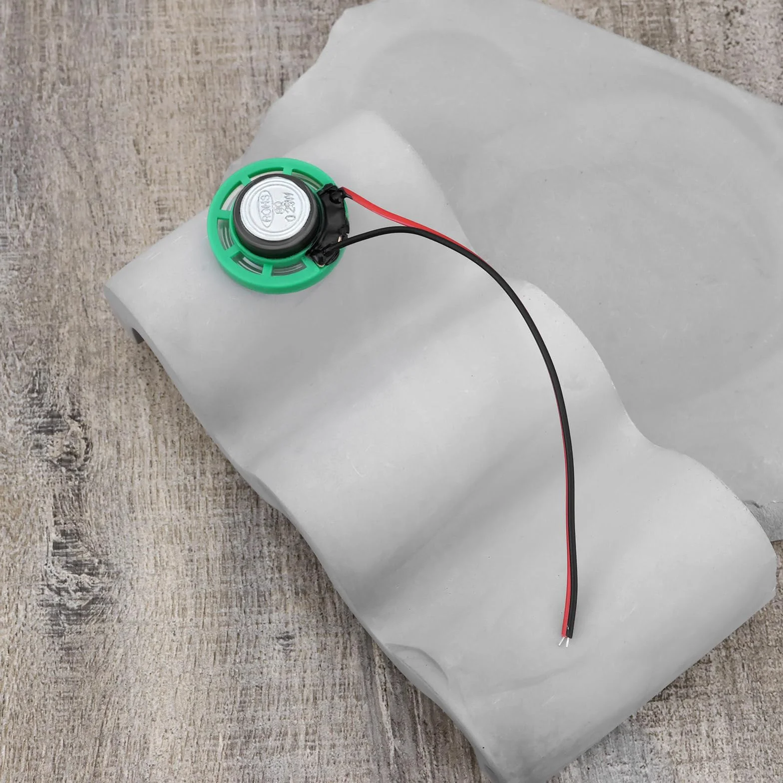 5 szt. Mini głośnik zabawka magnetyczny głośnik wewnętrzny zamiennik głośnika 8 omów 0,5 W do gier elektronicznych DIY 26 mm długość kabla 100 mm zielony