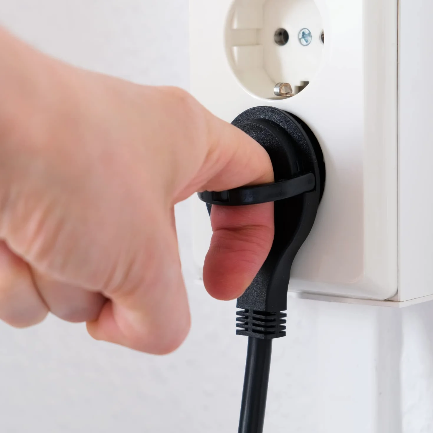 deleyCON 3,0m Kabel Zasilający Przedłużacz z Płaskim Wtykiem Ochronnym Przewód Energetyczny Przedłużenie 3680W Gospodarstwo Domowe Biuro Multimedia Czarny