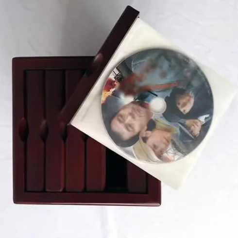 Obrotowe pudełko do przechowywania płyt CD z 6 wysuwanymi tacami na nośniki, pomieści 72 płyty do zorganizowanego użytku domowego i biurowego