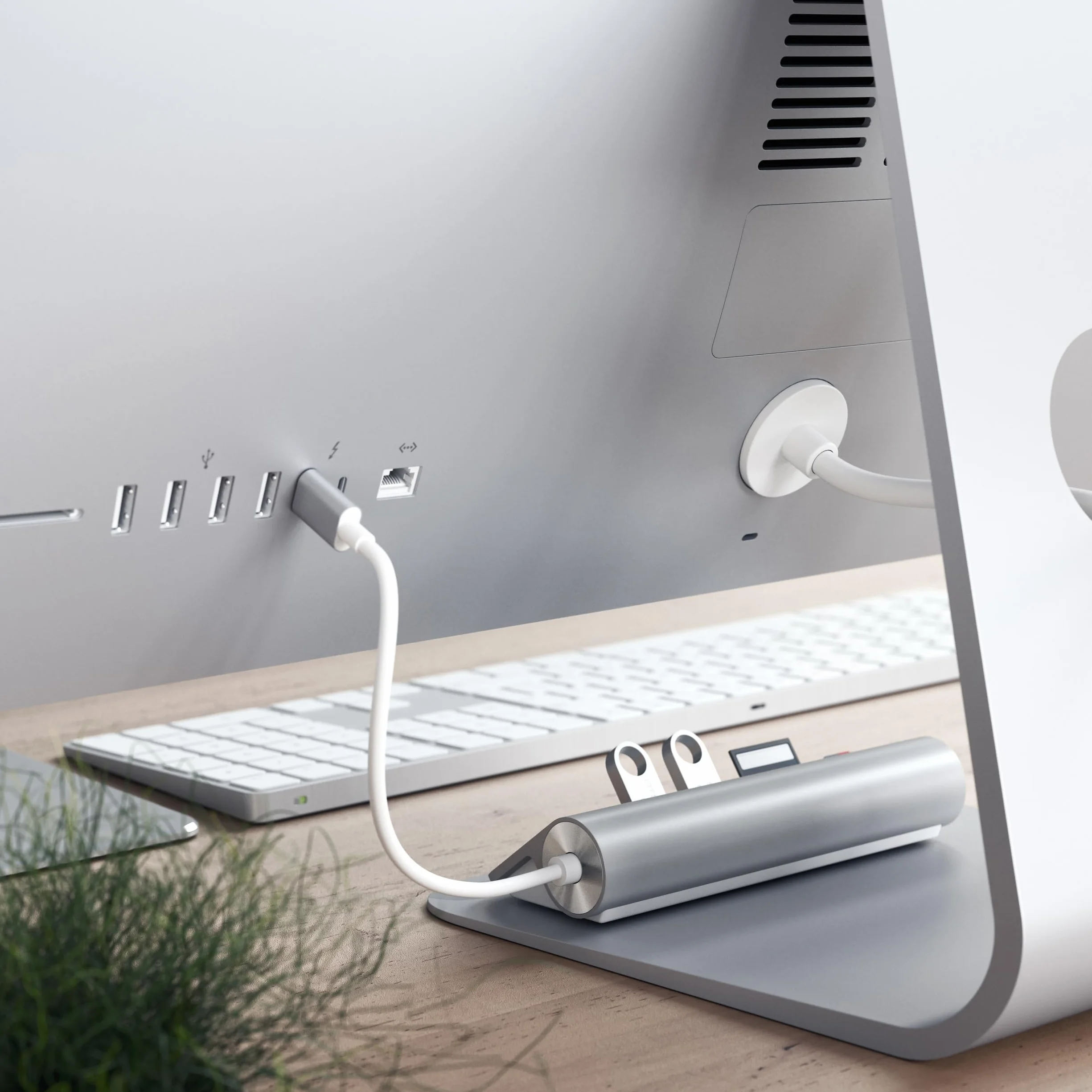 SATECHI biurkowy hub USB-C 5 w 1, 5 Gb/s, srebrny | 3 porty USB-A 5 Gb/s, USB-C i czytniki kart SD/microSD; bez funkcji ładowania; zgodność z MacBookiem Air/Pro/Neo