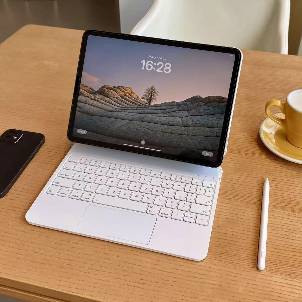 Magic Keyboard Case do iPad Air 11 cali (M3/M2, 2025/2024), Pro 11 (4/3./2./1. Gen) & Air 5./4. Gen 10,9", magnetyczna obudowa klawiatury z gładzikiem, QWERTZ