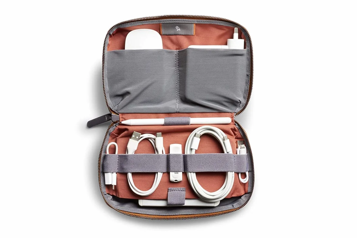 Tech Kit Bellroy, etui z zamkiem błyskawicznym do akcesoriów hi-tech (ładowarka, ładowarka do laptopa, kable, słuchawki) - brąz