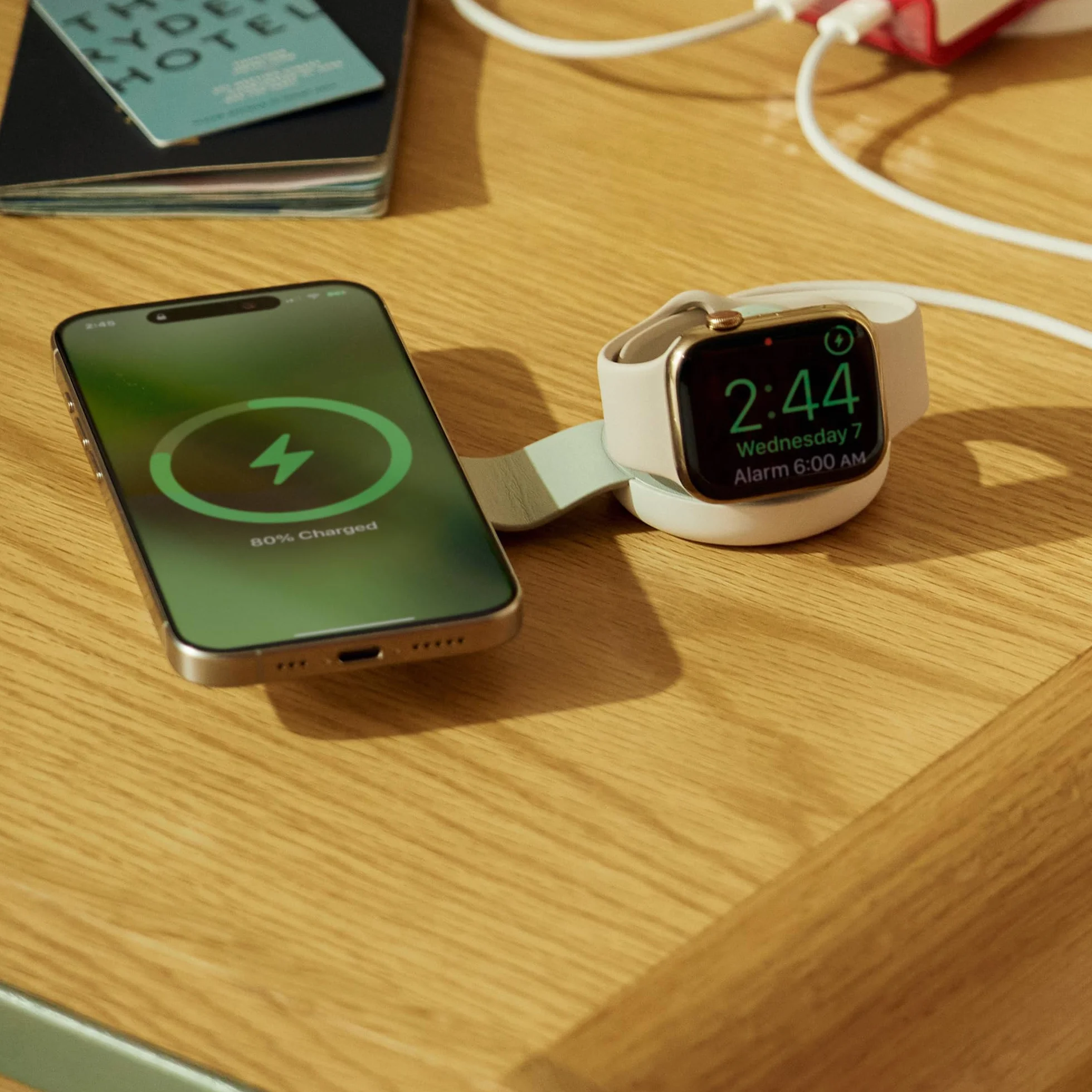 Twelve South Butterfly SE 2 w 1 Qi2 ładowarka podróżna do iPhone'a, Airpods i Apple Watch, biała