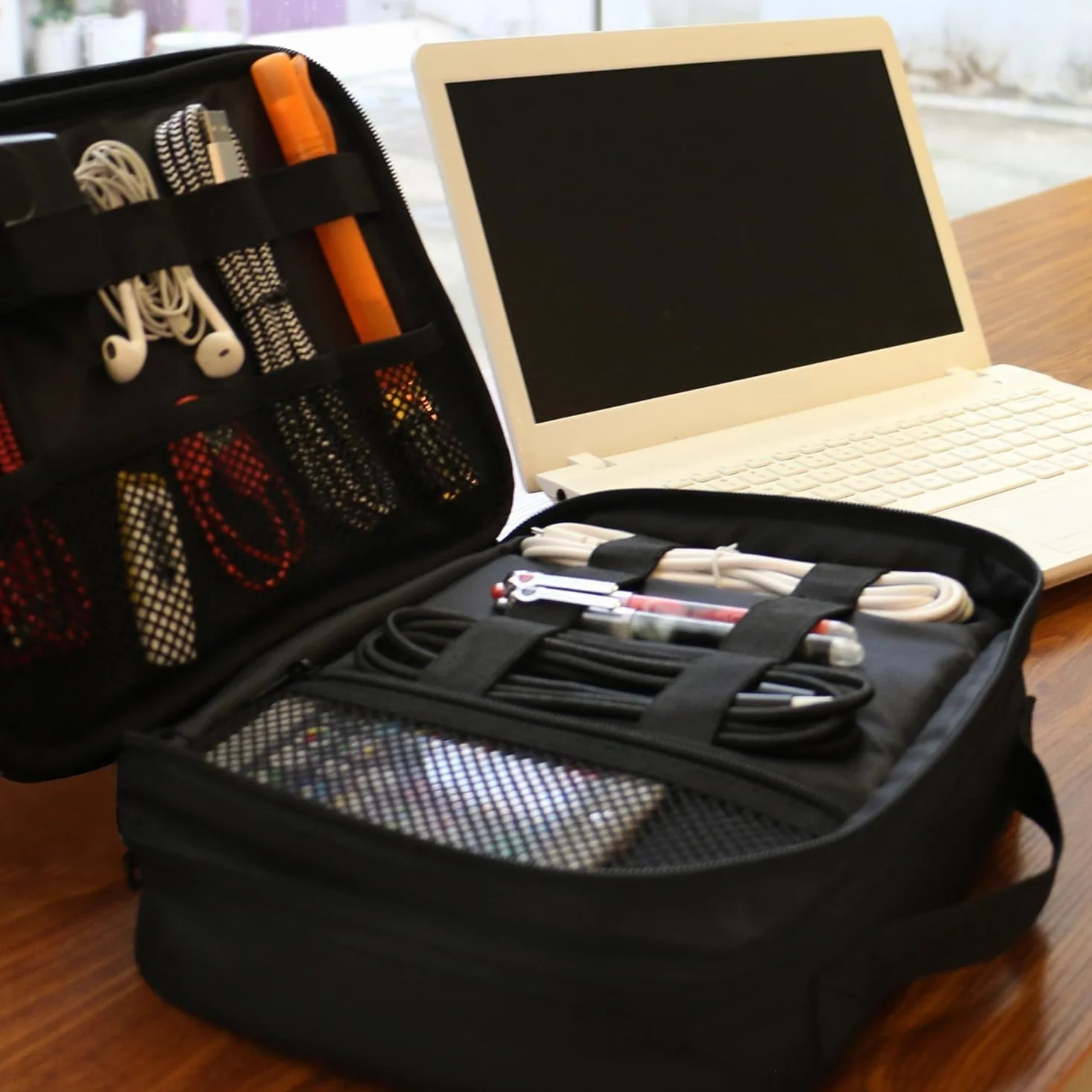 MATEIN Elektroniczna wielofunkcyjna torba na kable wodoodporna torba do przechowywania akcesoriów uniwersalna torba organizer na pamięć USB, kartę pamięci, ładowarkę, power bank, 2 warstwy, czarna