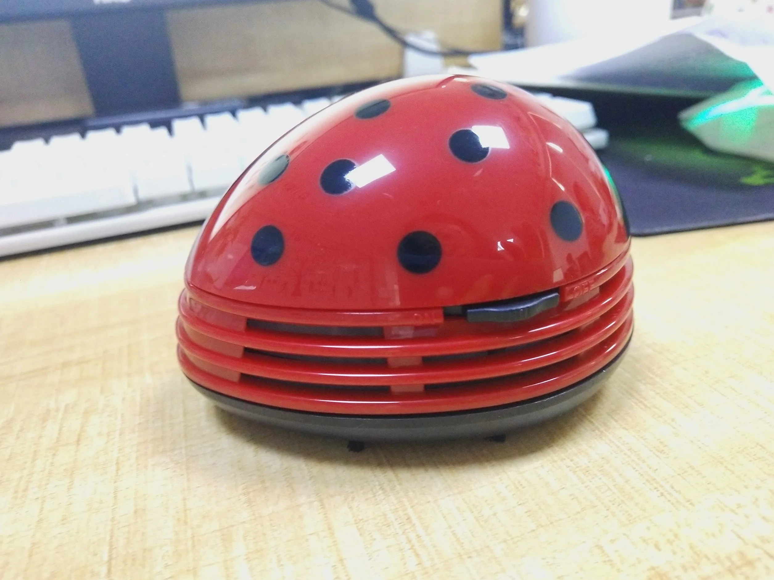 Mini odkurzacz Beetle do biurka, przenośny, czerwony