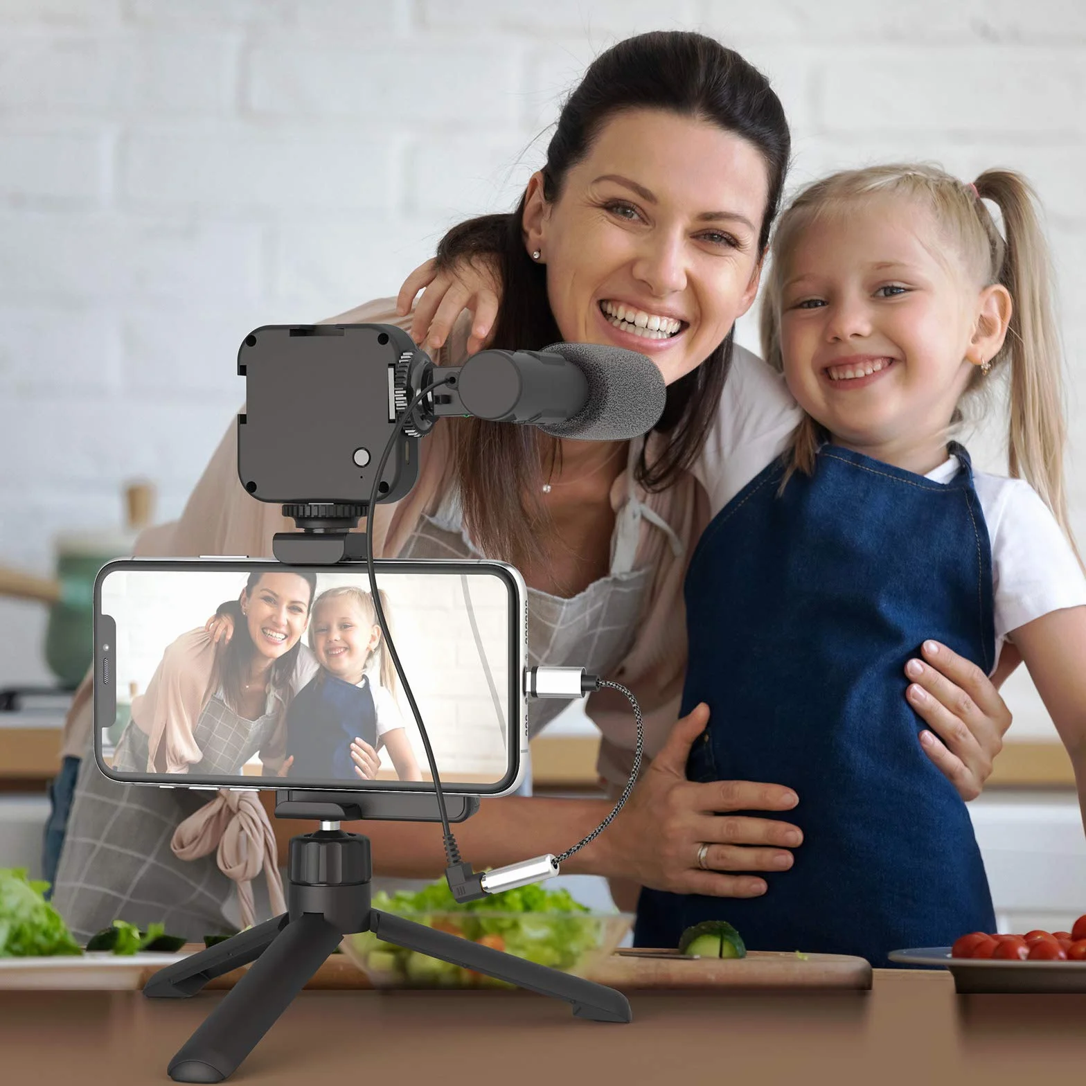 DigiPower Follow ME #GoViral zestaw do vlogowania do aparatów i telefonów, z mikrofonem, 36 diodami LED, uchwytem do smartfona, bezprzewodowym pilotem migawki, statywem, sprzętem do vlogowania na
