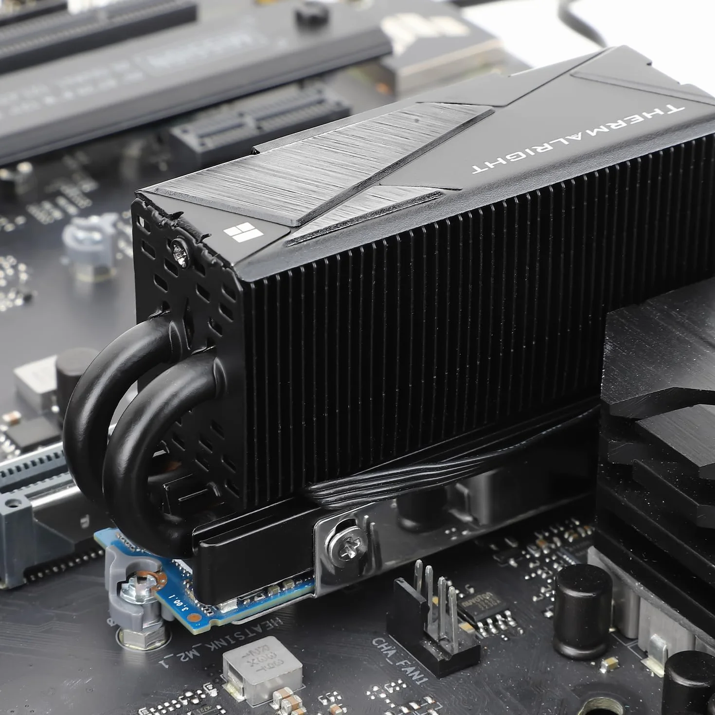 Thermalright HR10 2280 PRO Black radiator SSD, dwustronny radiator, z małym i szybkim wentylatorem PWM, podkładka termiczna do komputera i komputera SSD 2280, wysokowydajna chłodnica SSD