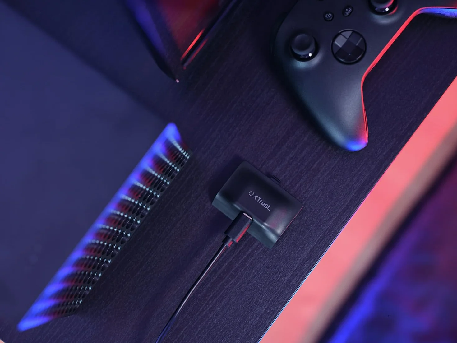 Trust Gaming GXT 246 Avado Xbox Controller z akumulatorem do konsoli Xbox Series X/S, ładowarka z kablem USB-C 3 m, 20 godzin gry, ładowarka Gamepad Play