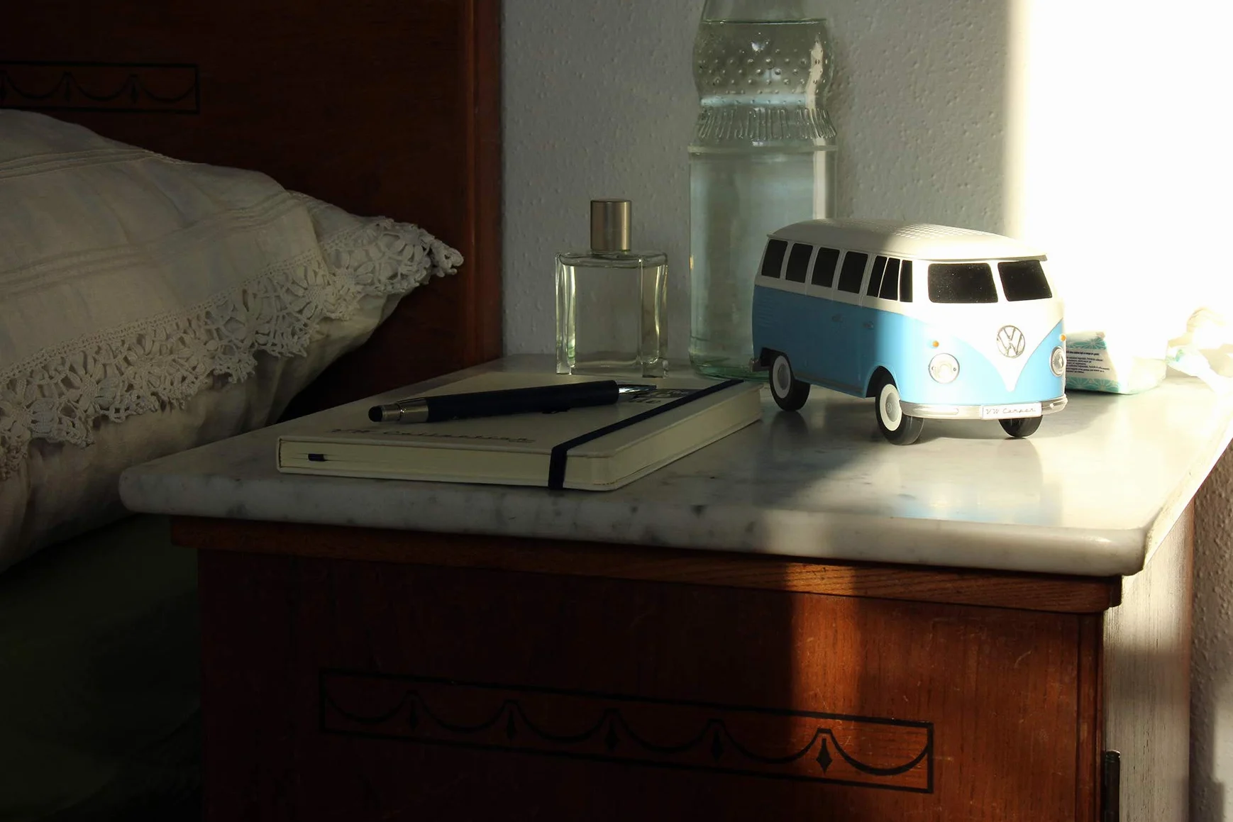BRISA VW Collection - Volkswagen T1 Bulli Bus przenośny głośnik Bluetooth, bezprzewodowy/bezprzewodowy o doskonałej jakości dźwięku i wyjątkowym wzornictwie (skala: 1:20 I niebieski/biały)