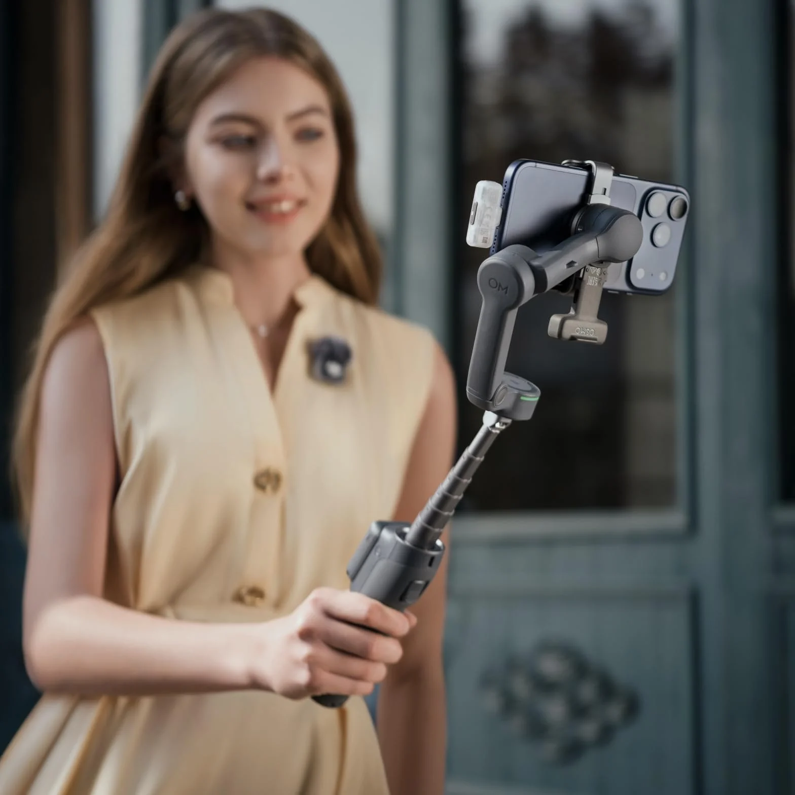 Osmo Mobile 8P+nadajnik Mic Mini 2, gimbal smartfon, mikrofon bezprzewodowy | Stabilizator do iPhone’a i Androida, szczegółowy dźwięk, DJI OsmoAudio, redukcja szumów, stabilizacja 3-osiowa