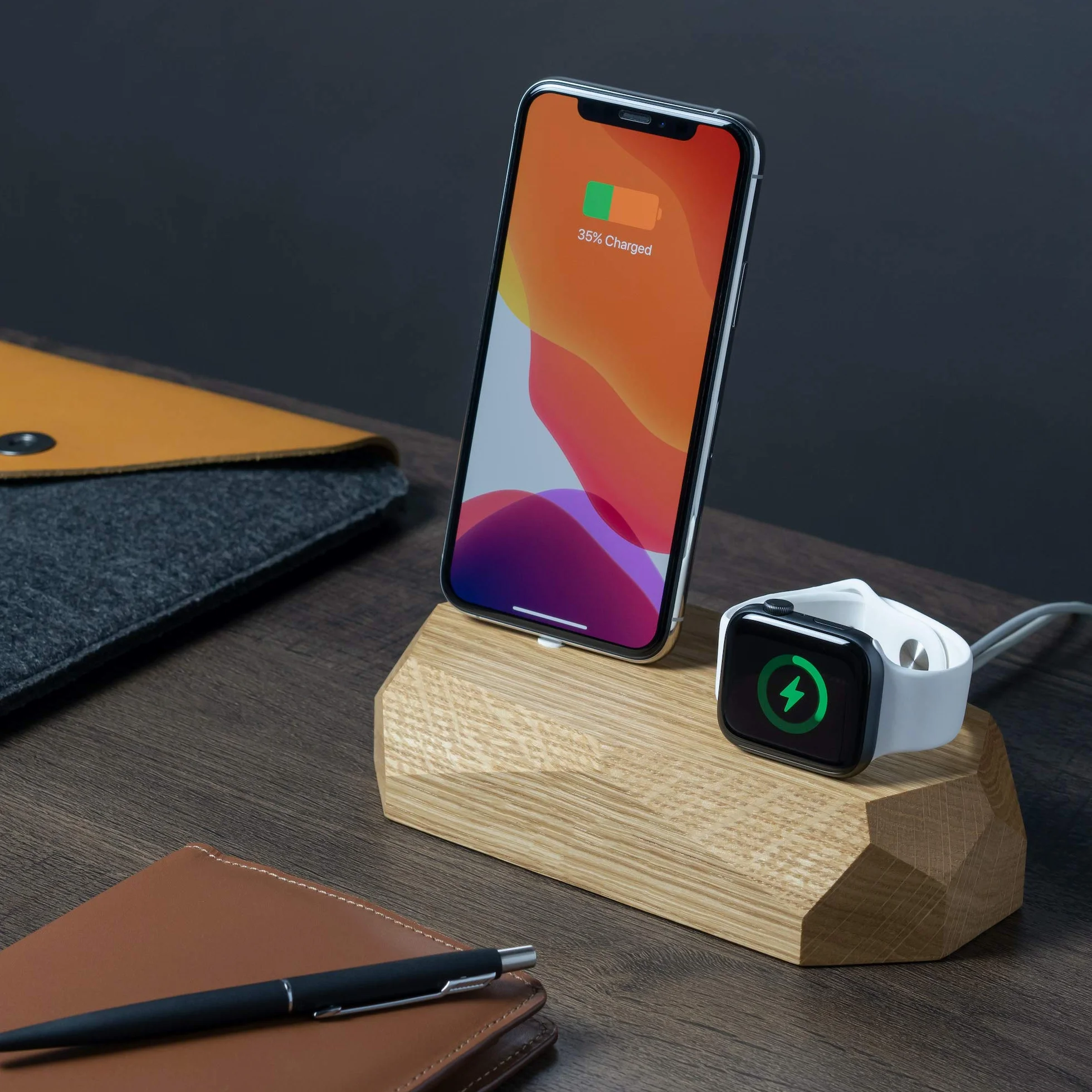 Oakywood - 2w1 Stacja dokująca z drewna kompatybilna z Apple Watch, kompatybilna z iPhone - Podwójna stacja ładująca, w zestawie 1 x złącze Lightning USB-A - Combo Dock - Dąb