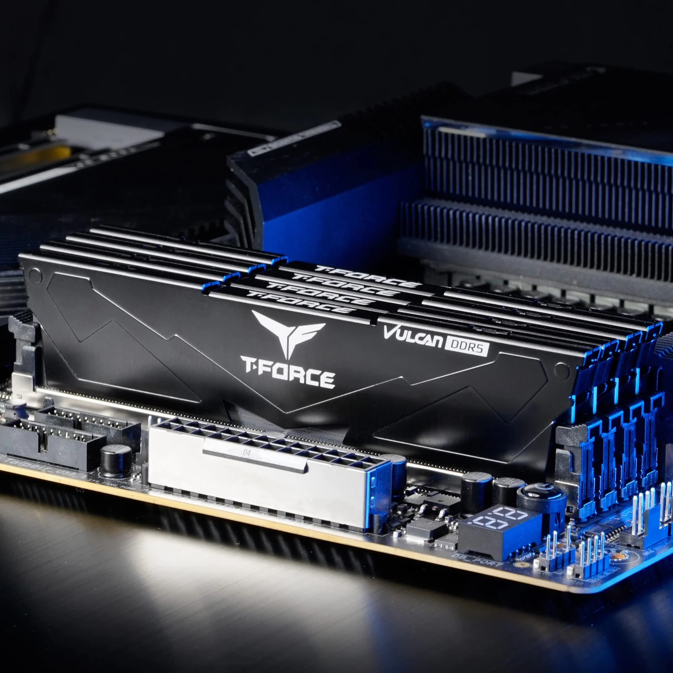 TEAMGROUP RAM Team D5 6400 32GB C40 Vulcan Black K2