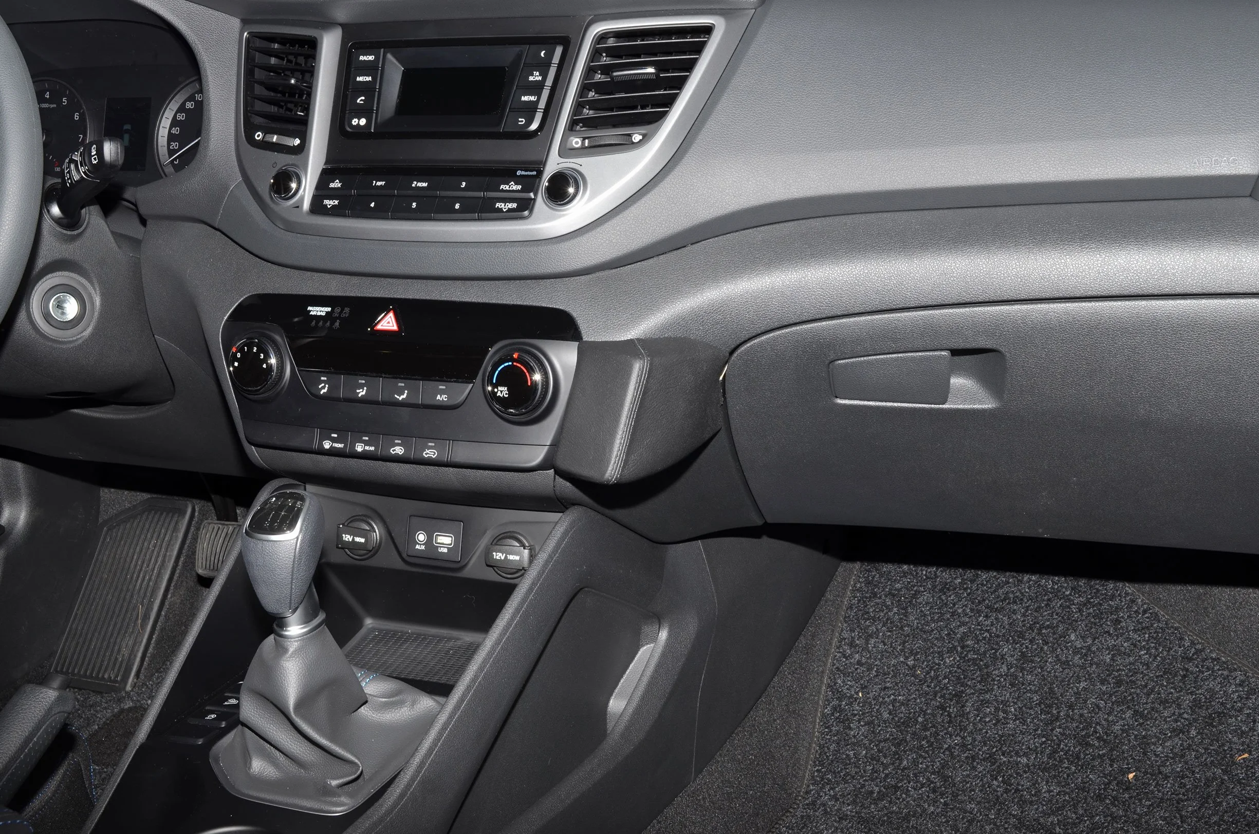KUDA 2195 uchwyt sztuczna skóra czarna do Hyundai Tucson TL od 2015