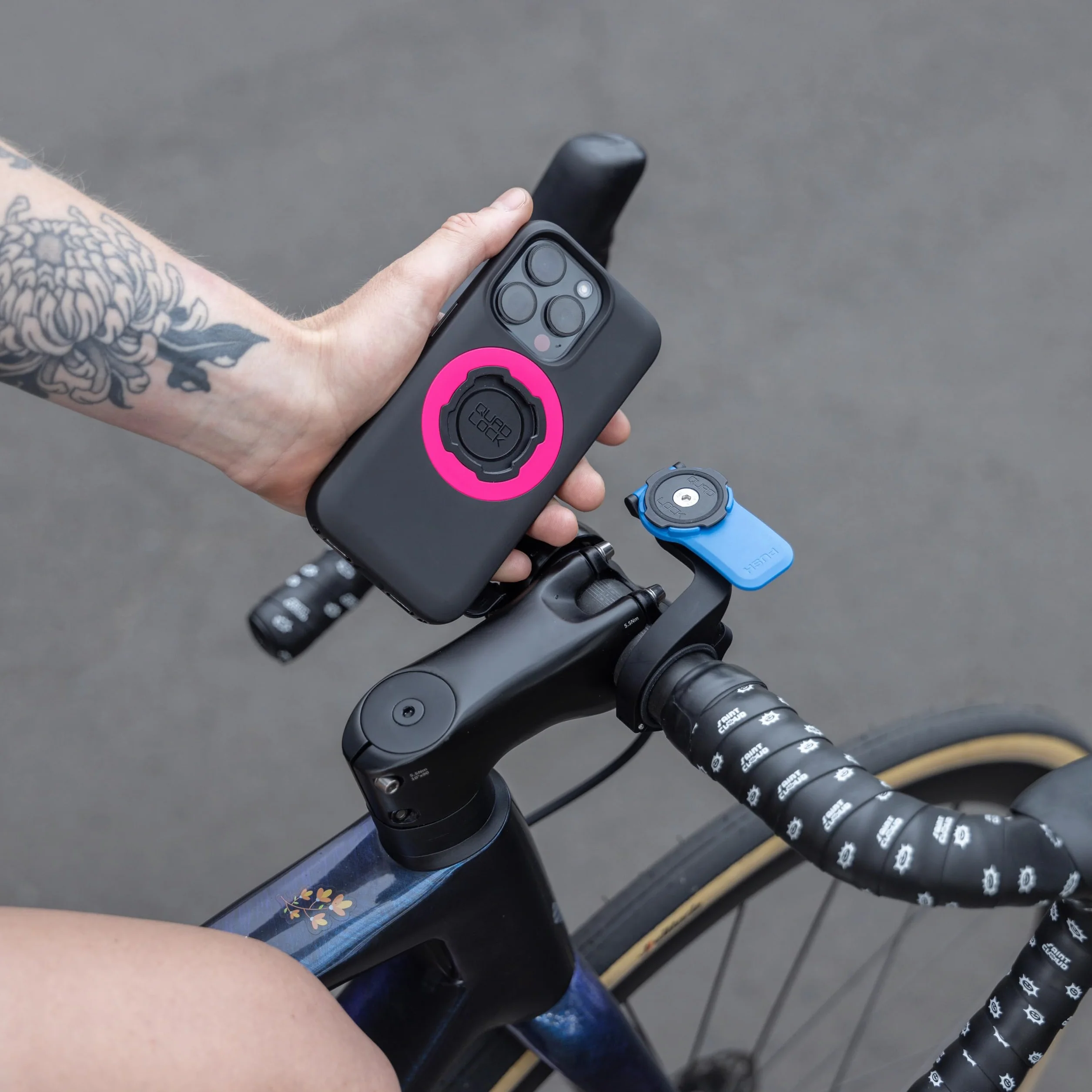 Quad Lock Out Front uchwyt na kierownicę roweru (V3) z MAG etui na telefon komórkowy Galaxy A54