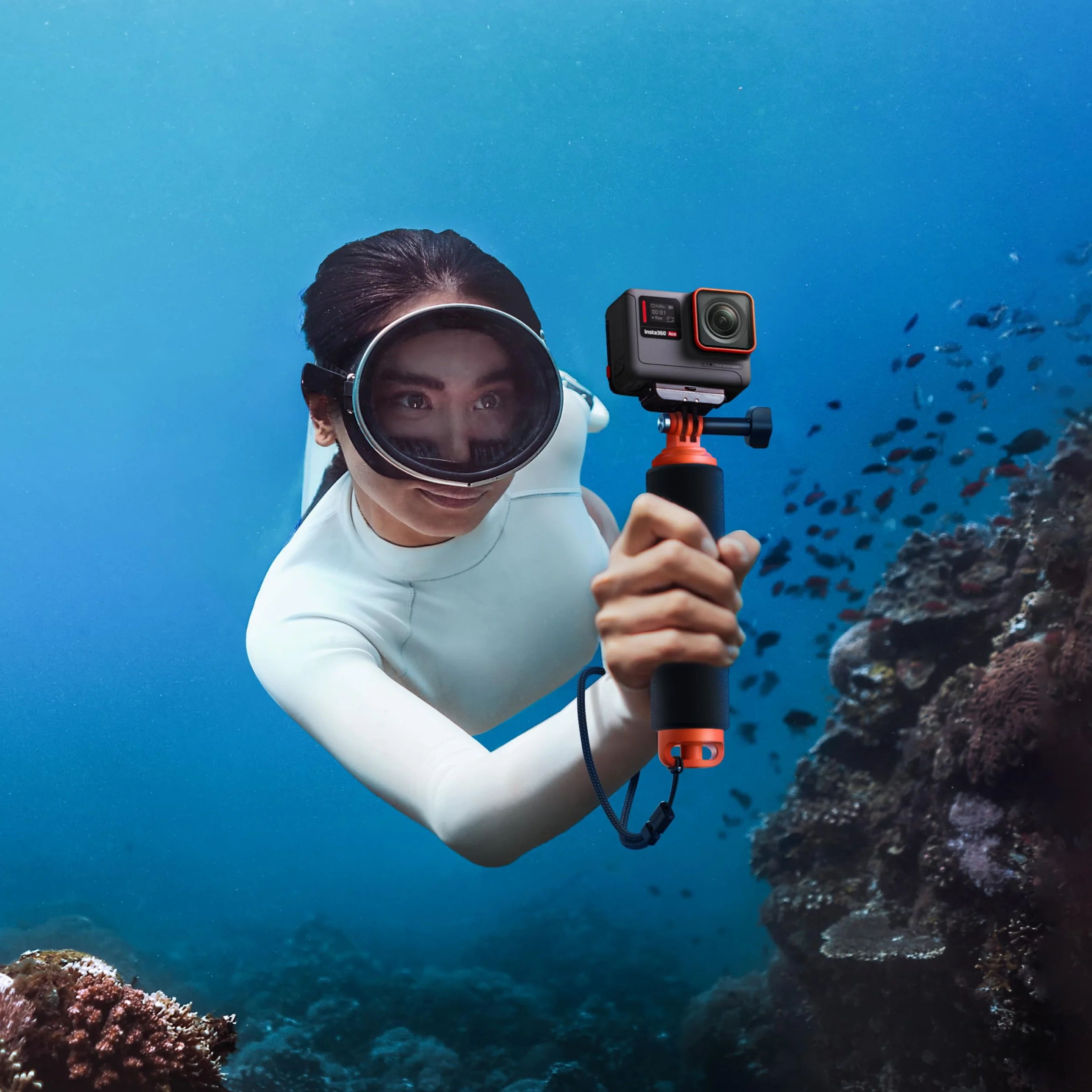 Insta360 Pływający uchwyt ręczny, uchwyt wyporowy z antypoślizgowym uchwytem, kompatybilny z kamerami Insta360 Ace, Ace Pro, Ace Pro 2, GO 3, GO 3S, GO Ultra, X2, X3, X4, X5, czarno-pomarańczowy