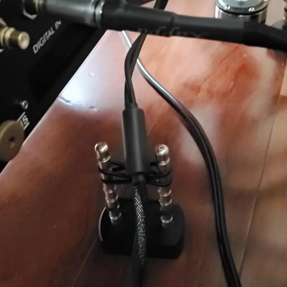 Regulowany Stojak Na Kable Hi-Fi Audio z Amortyzującą Konstrukcją do Kabli Zasilających/Głośnikowych/Sygnałowych/Zbalansowanych