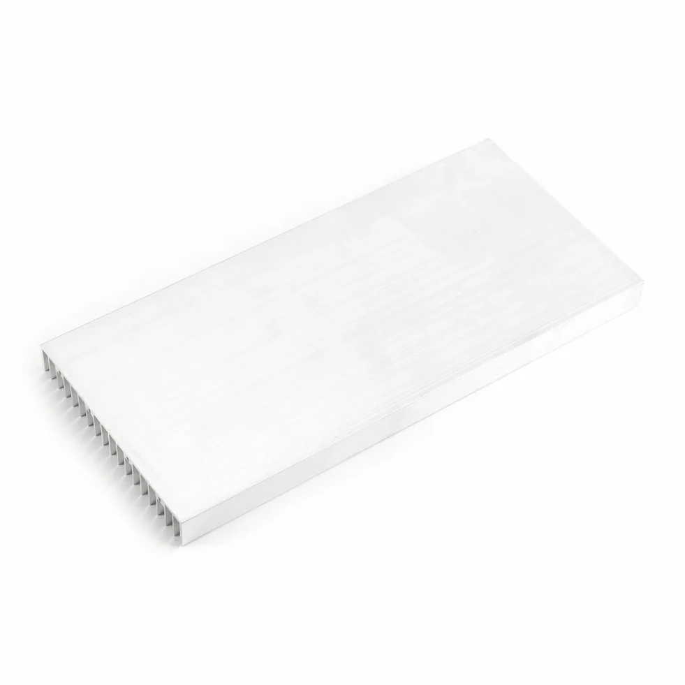 Aluminiowy radiator LED 300x140x20mm do skutecznego chłodzenia wysokomocowych diod LED z wysoką przewodnością cieplną dla świateł LED