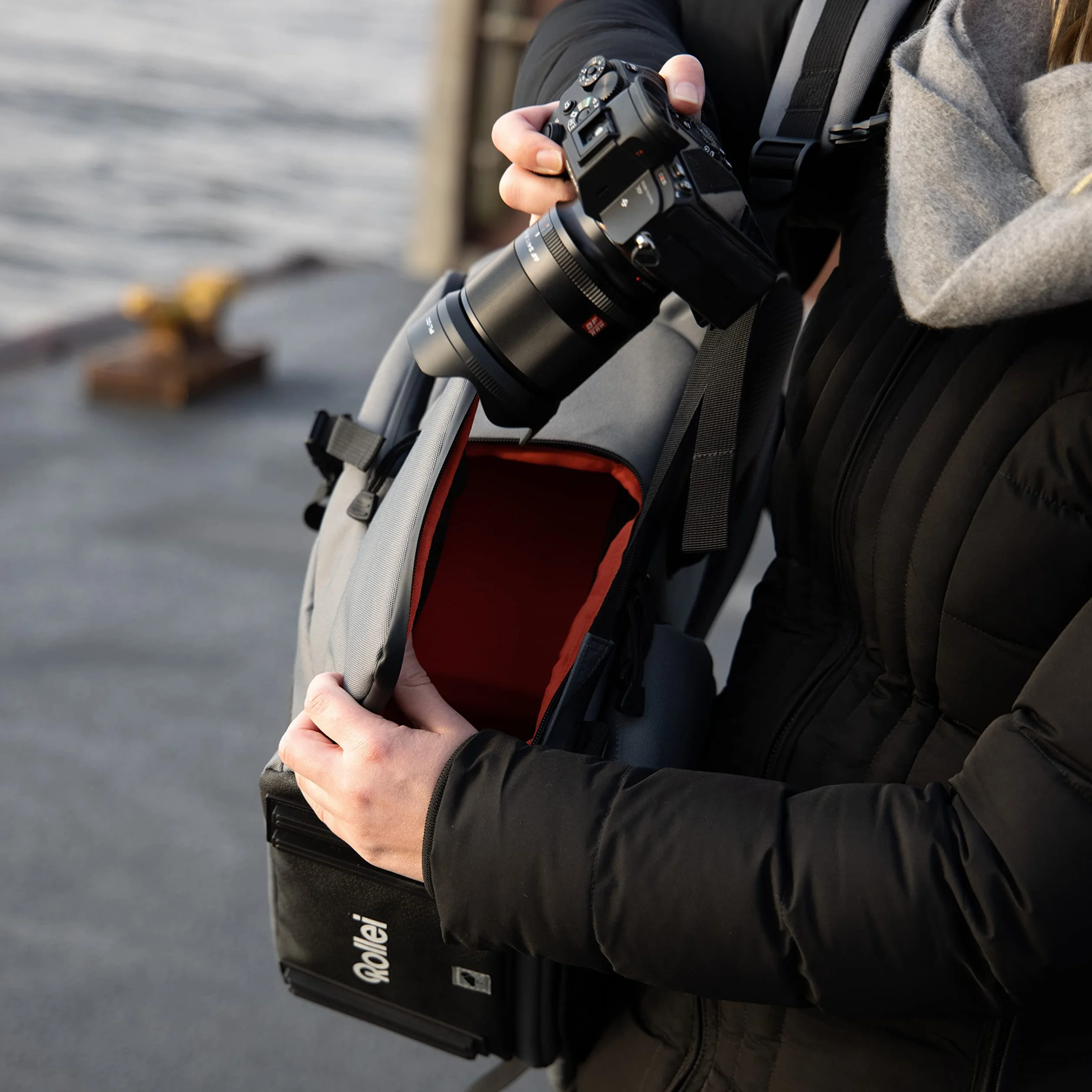 Rollei Fotoliner Ocean M: Plecak na aparat z 43 butelek PET z recyklingu, w zestawie ochrona przed deszczem, nadaje się do bagażu podręcznego, petrol