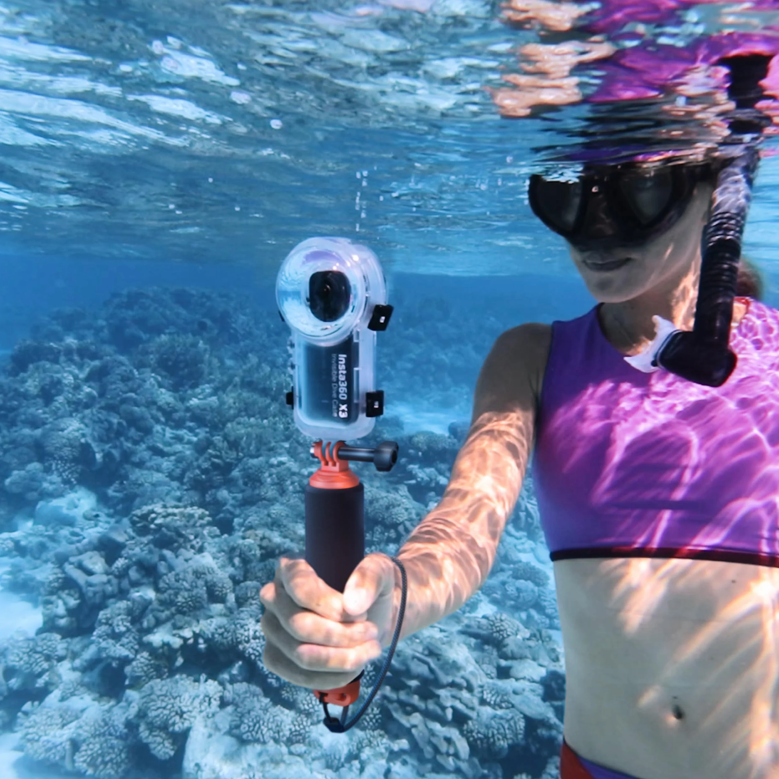 Insta360 Pływający uchwyt ręczny, uchwyt wyporowy z antypoślizgowym uchwytem, kompatybilny z kamerami Insta360 Ace, Ace Pro, Ace Pro 2, GO 3, GO 3S, GO Ultra, X2, X3, X4, X5, czarno-pomarańczowy