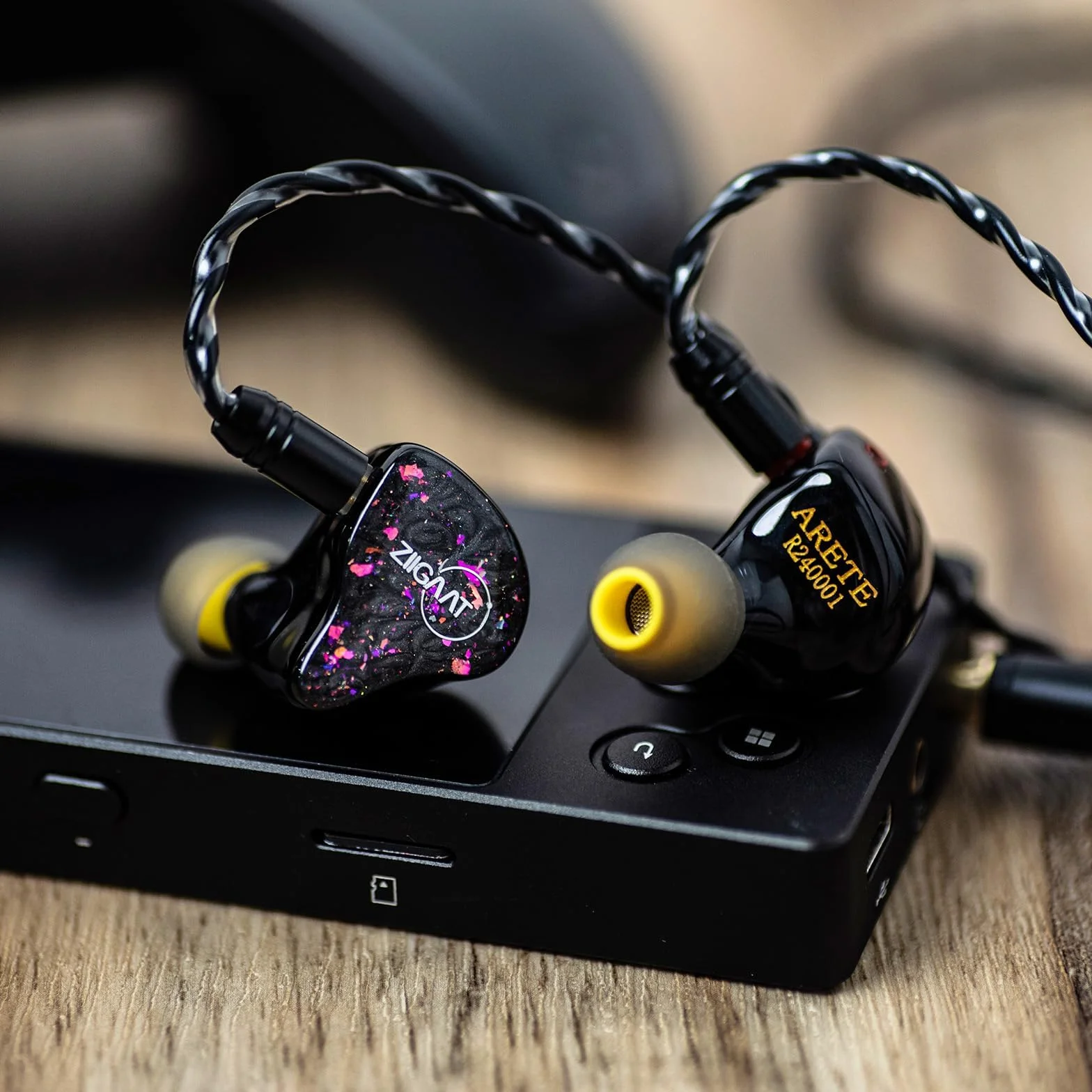 Linsoul ZiiGaat x Fresh Reviews Arete słuchawki douszne, 1DD+4BA hybrydowe słuchawki IEM, przewodowe słuchawki do gier, monitor studyjny, z odpinanym kablem IEM dla muzyka audiofila (czarne)