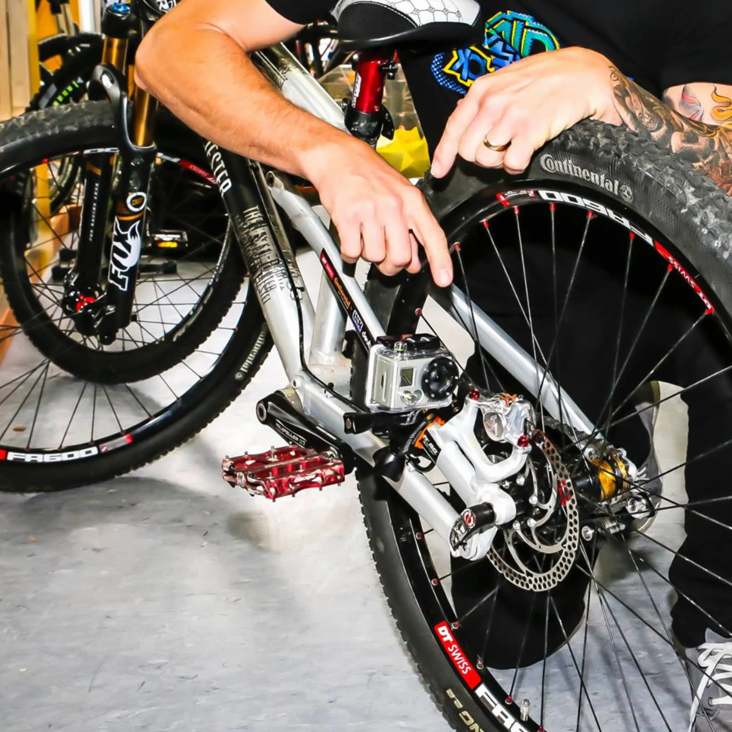 ProMount – Solidny uchwyt do GoPro, DJI, Akaso i innych kamer sportowych | Stabilne mocowanie na pojazdach, sprzęcie i rurach (średnica 20-40 mm) | Antywibracyjne do sportów ekstremalnych