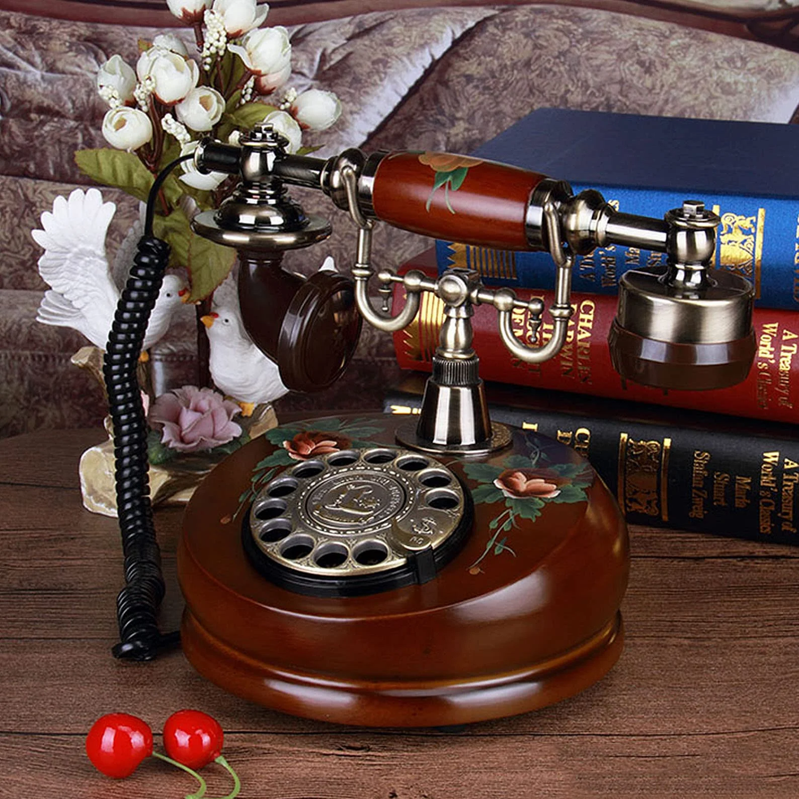 Antyczny telefon vintage, stary telefon stacjonarny retro do wystroju domu, biura, kawiarni, baru, telefon stacjonarny w stylu europejskim