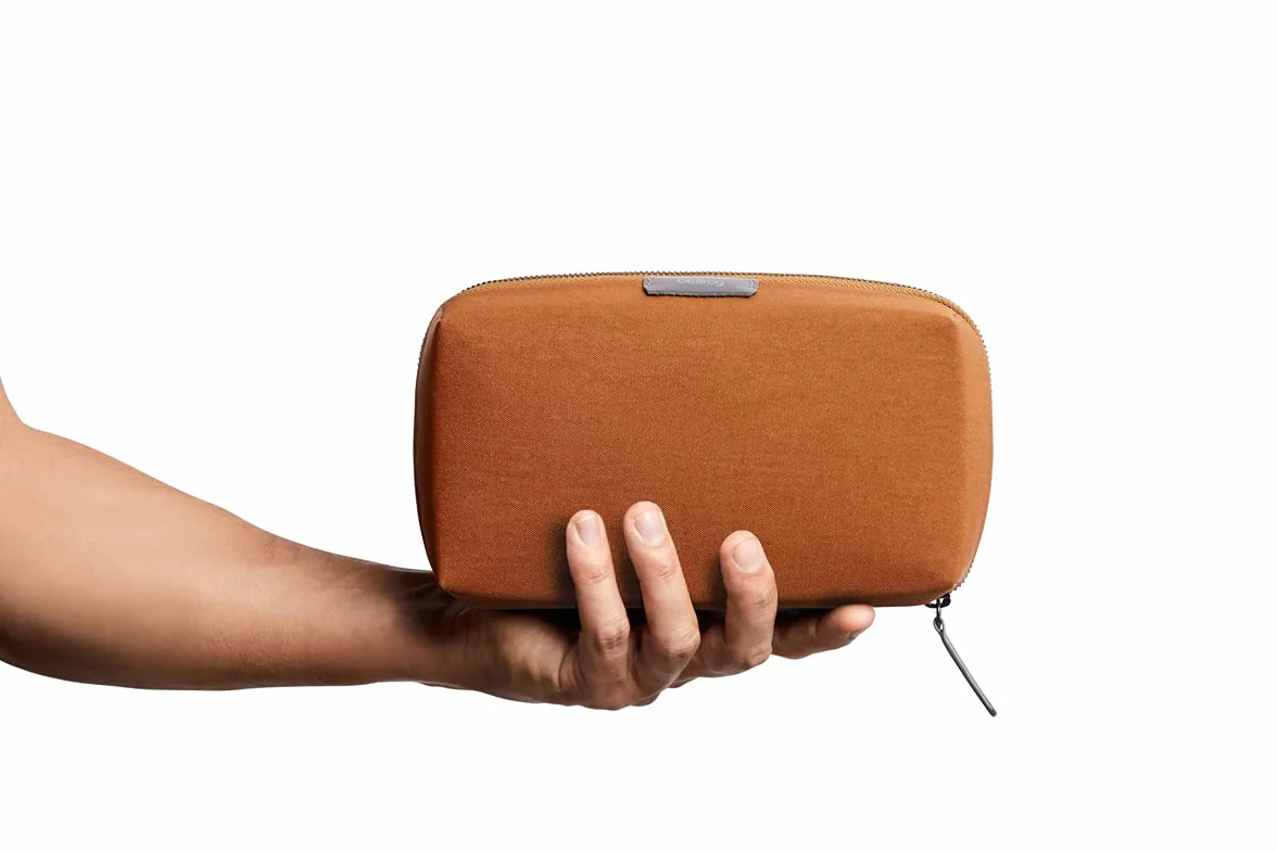 Tech Kit Bellroy, etui z zamkiem błyskawicznym do akcesoriów hi-tech (ładowarka, ładowarka do laptopa, kable, słuchawki) - brąz