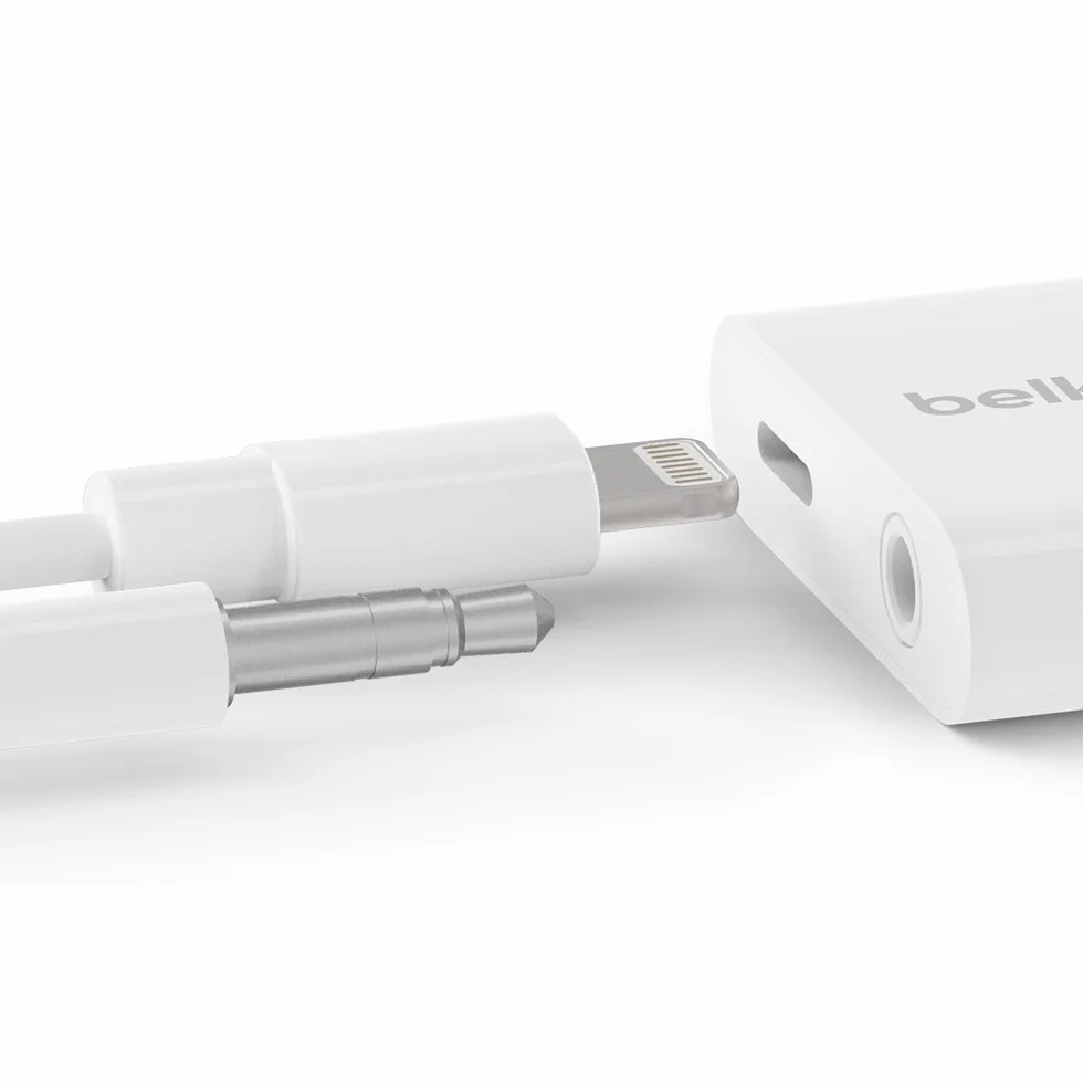 Belkin 3,5 mm Audio + Charge Rockstar (iPhone Aux Adapter/iPhone Charging Adapter), biały