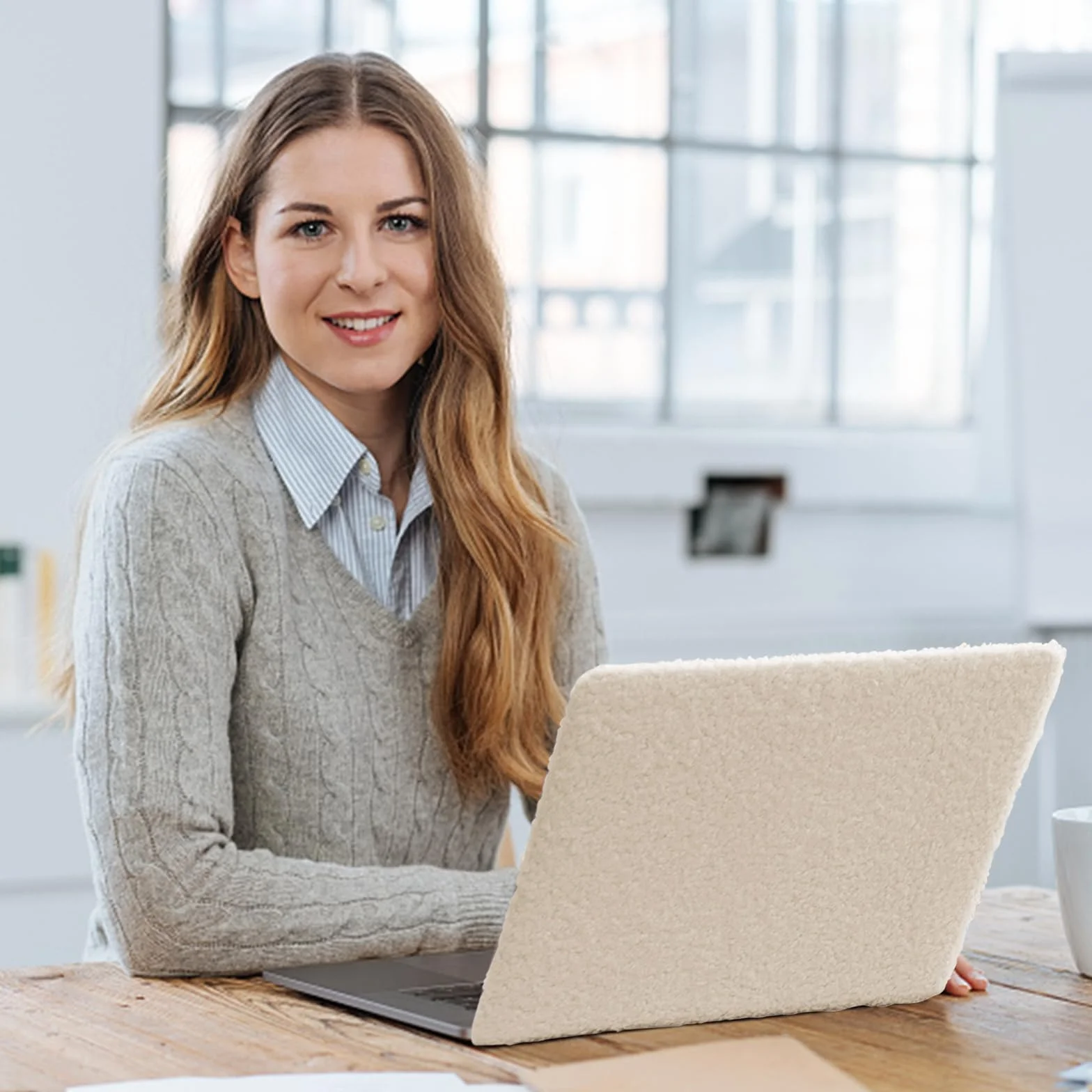 Etui kompatybilne z MacBook Air 13 cali 2018-2020 (A2337 M1, A2179, A1932) z Touch ID, 2 osłony klawiatury, sztuczna skóra, pluszowa obudowa laptopa, beżowy plusz