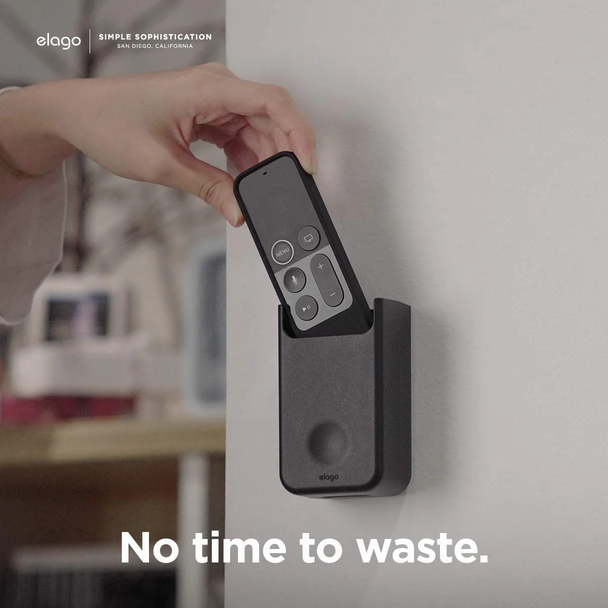 elago Uniwersalny uchwyt na pilot zdalnego sterowania – kompatybilny z pilotem Apple TV i innymi elementami sterującymi, mocna naklejka, szczegółowy projekt (średni, czarny)