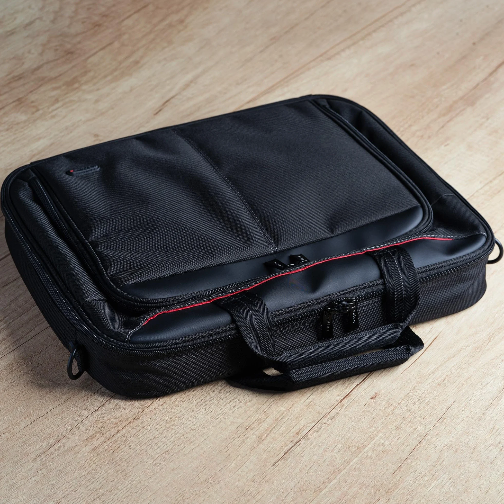 Targus CN31 Classic Clamshell 16" Torba Na Laptopa Czarny/Niebieski