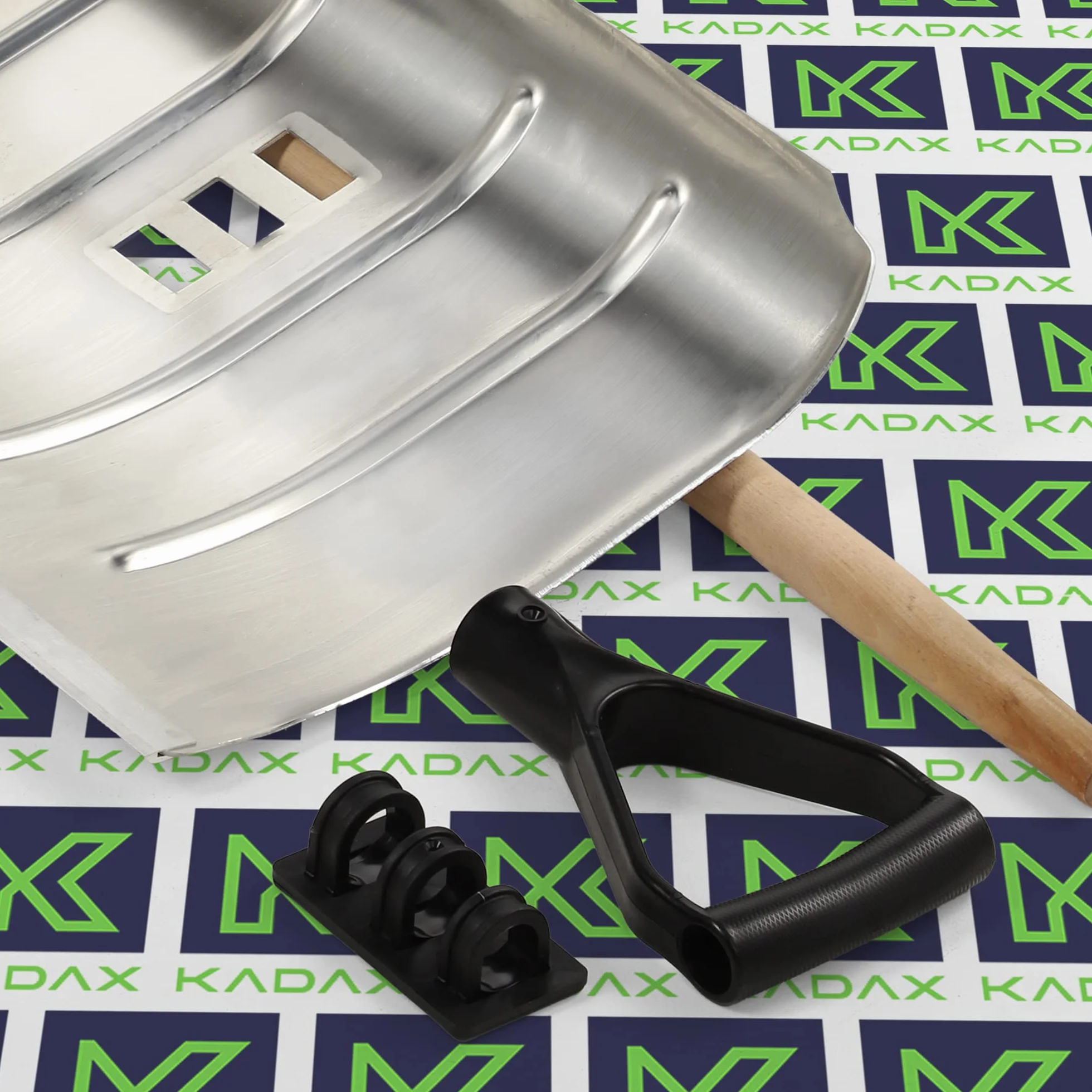 KADAX Łopata do śniegu aluminiowa z drewnianym trzonkiem i uchwytem D, szerokość 50 cm