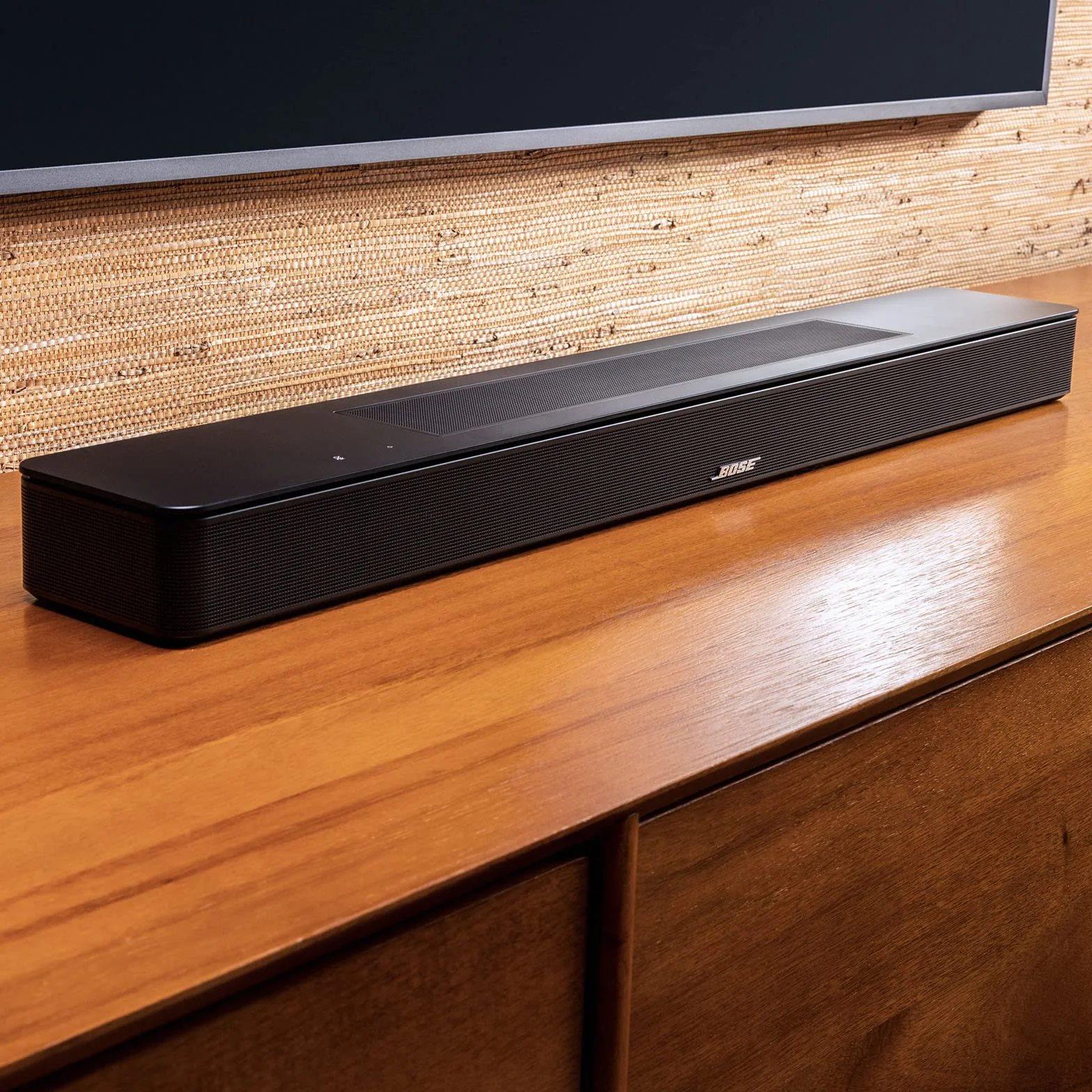 Głośnik Bose Smart Soundbar 600 z Dolby Atmos, wbudowanym asystentem Alexa oraz łącznością Bluetooth – czarny