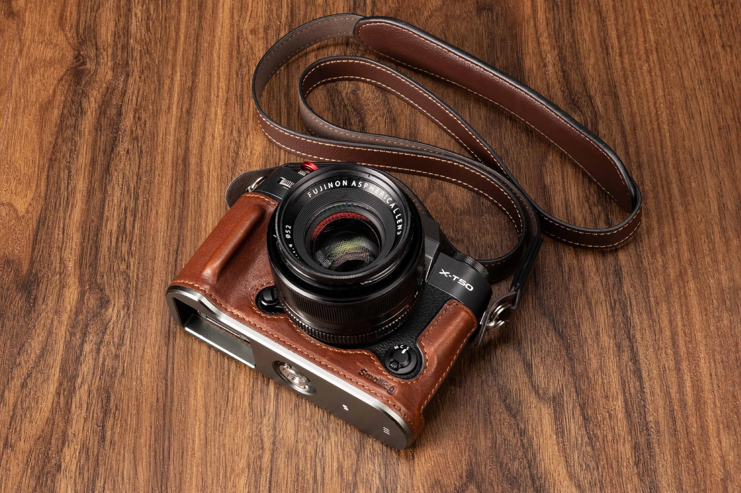 SMALLRIG X-T50 Half Leather Case Kit with Shoulder Strap, Skórzany Futerał na Aparat Fotograficzny w Stylu retro z Aluminiową Ramą dla FUJIFILM X-T50, (Brązowy) - 4710