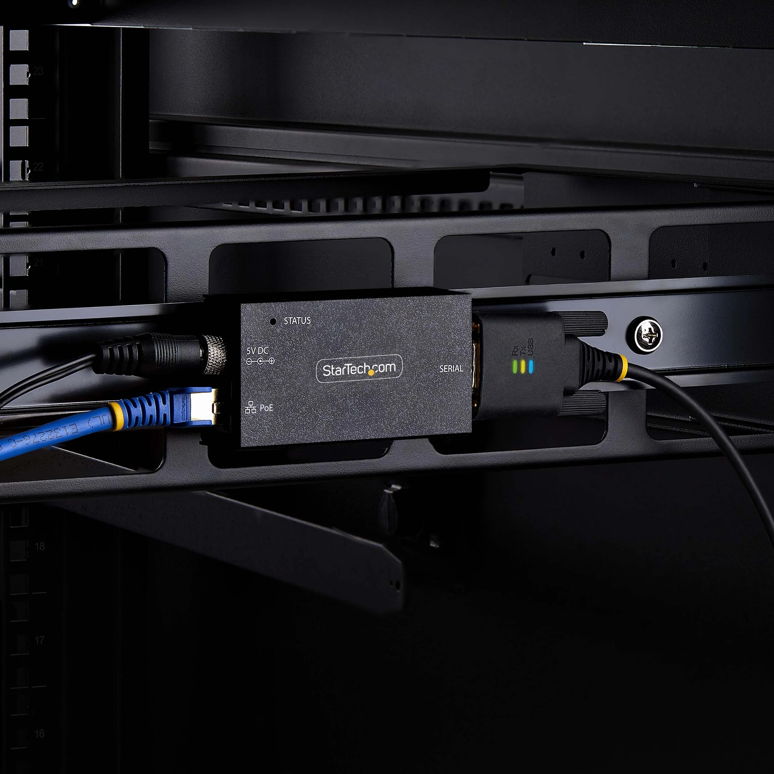 StarTech.com 1-portowy adapter szeregowy na Ethernet, serwer urządzeń szeregowych zasilany PoE 802.3af, szyna ścienna/DIN, konwerter LAN na DB9