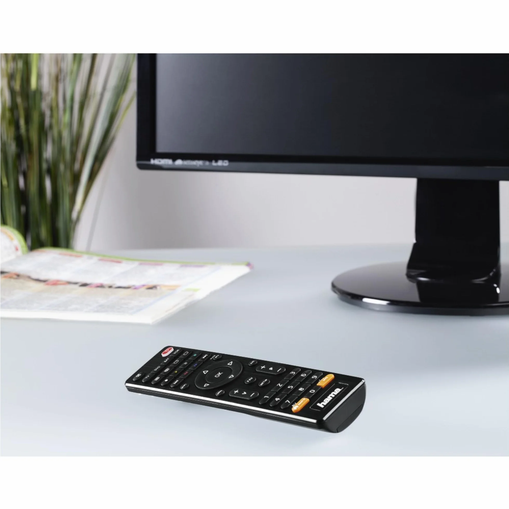 Hama Uniwersalny pilot 4w1 (zakres 10m, zdalne sterowanie 4 urządzeniami, do telewizora, do TV, 2 baterie AA, 17.5x4.5x2 cm) czarny