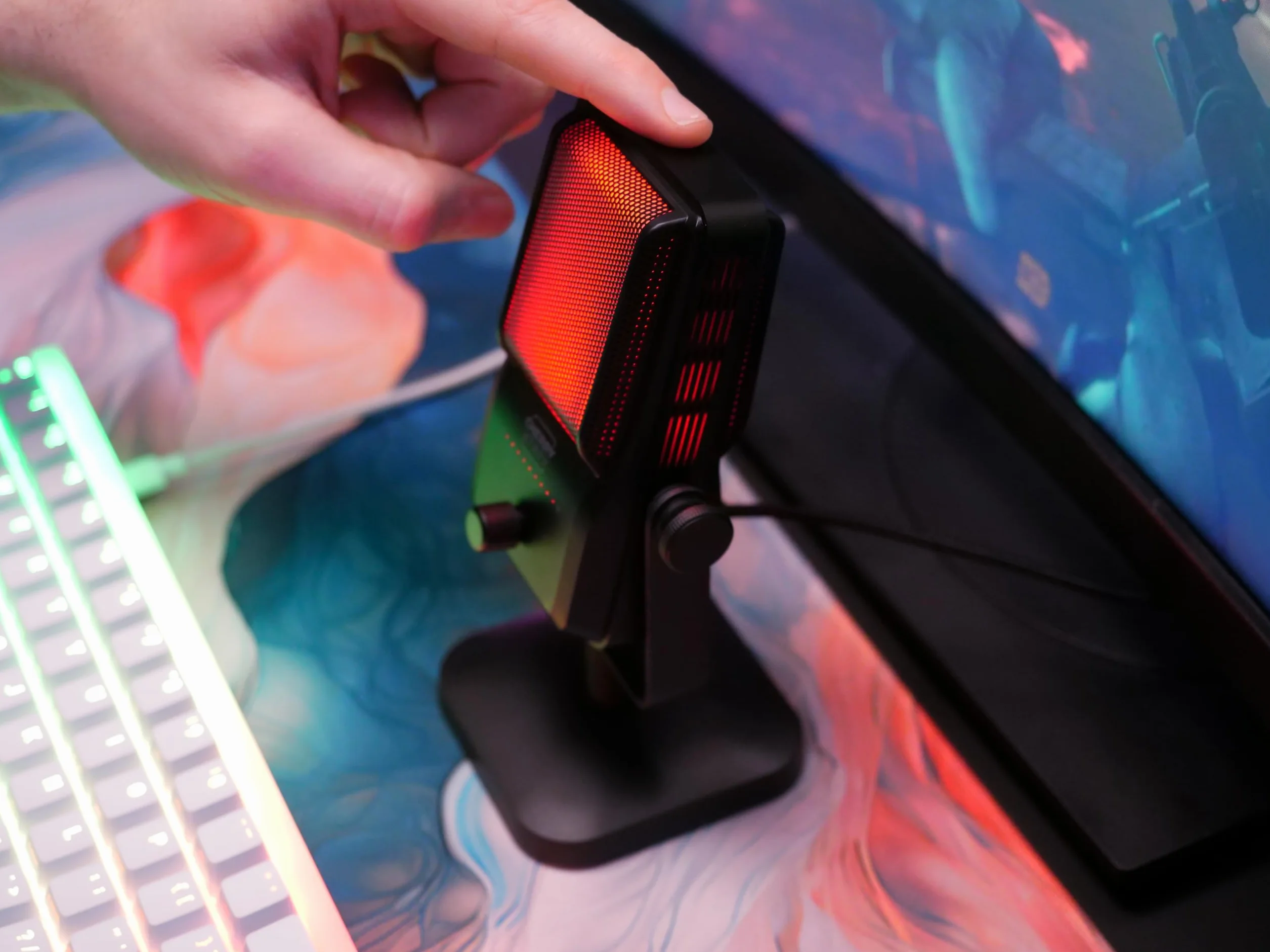 CHERRY XTRFY NGALE R, Wysokiej Klasy Mikrofon USB do Nagrywania, Gier i Streamingu, Kardioida, Plug & Play, Filtr Dolnoprzepustowy, Podświetlenie RGB, Czarny
